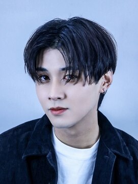 オーシャントーキョー 大阪(OCEAN TOKYO) 韓国ヘアカルマパーマコンマバングセンターパート黒髪ウルフ