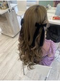 サイドねじりのダウンヘア