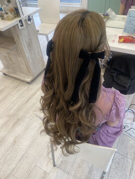 ルナクレセント (Luna crescent) サイドねじりのダウンヘア