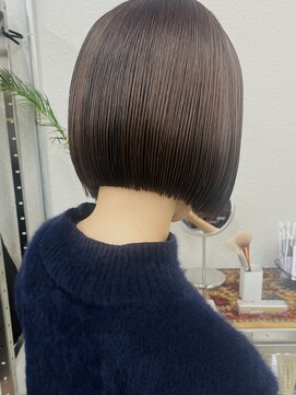 ボウ(BOW) 綺麗なラインの大人ボブ