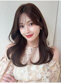 後れ毛が可愛い顔周りハイレイヤーロングチェリーブラウン