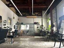 ボウ(BOW)の雰囲気（スペースを贅沢につかった広々とした店内。天井高4mも魅力です♪）