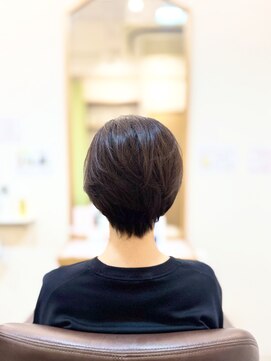 ヘアー グリーン(hair green) ナチュラル丸みで柔らかく魅せる大人ショート