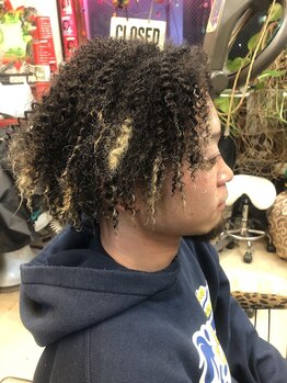 経験豊富なベテランスタイリストが幅広く手掛ける、カッコいいメンズパーマ！特殊パーマもお任せ下さい◎