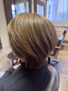 大人可愛い透明感イエローベージュ赤み消しカラー×小顔ショート