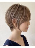 丸みショート×ハイトーンミルクティベージュ