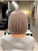 ホワイトミルクティーグレージュ ボブ 透明感ハイトーン