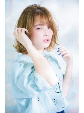 フローラ(FLORA) ナチュラルボブ／　透明感ベージュカラー