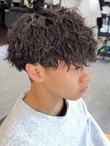 フゥ 宇都宮(FeU) 波巻きスパイラルパーマシャドウパーマメンズ刈り上げ緩め30代