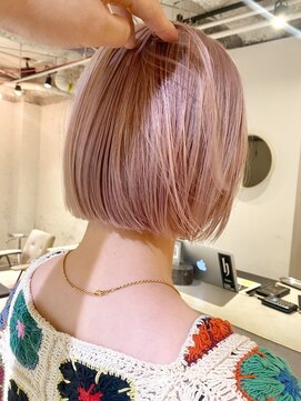 ルーム(Loom.) 切りっぱなしハイトーンボブ