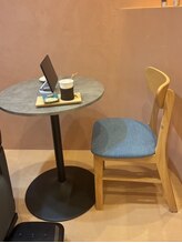 《お子様にも嬉しい♪》施術中も快適時間に。タブレットで雑誌＆映画鑑賞もできます！