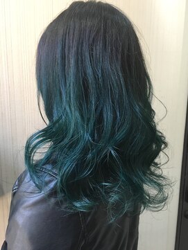 トムキャット(TOM CAT) 暗髪 ブリーチグラデーション ターコイズブルー