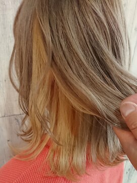 ヴィオラ 秋葉原(Viola) インナーカラー ミルクティーベージュ×ハニーベージュ