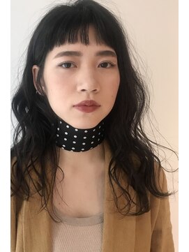 ブラウヘアアンドケア(care) 前髪ぱつんとゆるっとウェーブヘアー