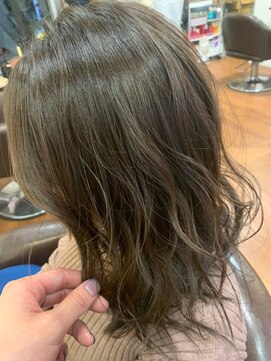 美容室 メザミー MESAMIES 20代30代大人クール寒色系カラーふんわり立体感新・大人ミディ