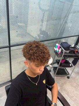 イーラ アメ村店(era) ブラウンスペインカールパーマ/メンズ/刈り上げ/眉毛/ツイスト