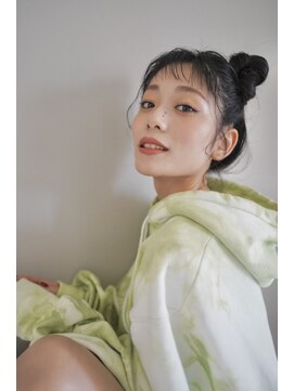 ヘア アンド メイク アートレス(Hair and Make Art less) ツインシニヨンアレンジ