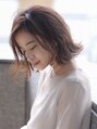エン(eNN) 外ハネボブ×透明感ベージュ。オススメStyle