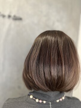 リリーバイヘア(Lily by hair) グレイカラーも綺麗に◎前下がりボブ