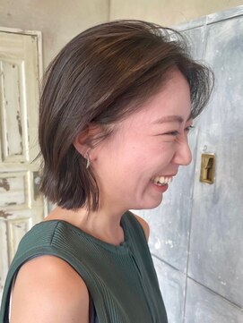 カムジーヘッド(COMEGHEAD) 切りっぱなしボブ透明感ショコラベージュ丸みショート韓国20代