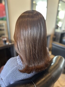 メゾン アヴァロ(Maison Avallo) くびれセミディ明るめオリーブブラウン