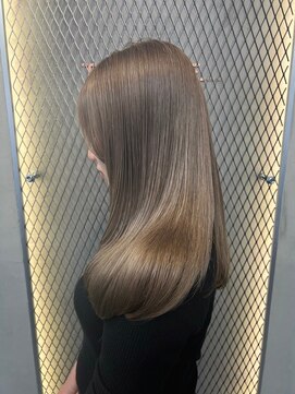 スリーバイベルベット(THREE...by velvet) ダブルカラー♪ブリーチなしカラー顔まわりカット