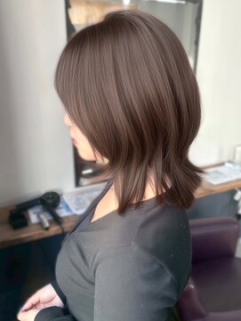 ロティー(loty) ウルフ ミディアムレイヤー ココアブラウン 透明感カラー 20代