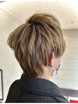ヘアメイク フレンシア(hair make flencia)&nbsp;束感と動きで魅せるハイトーンウルフ【149スタイル】