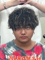 ハイパー ヨコハマ(HYPER yokohama)&nbsp;ハイライト×縦落ちツイストスパイラル【メンズ／パーマ】