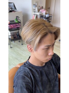 トコトコボーイ(TOCOTOCOBOY) ワンブリーチワンカラー 前下がりボブ