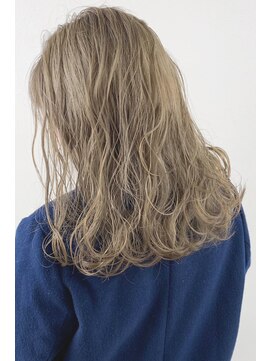 ラフィスヘアーロン 立川店(La fith hair rond) 【La fith】 ベージュ×セミディスタイル