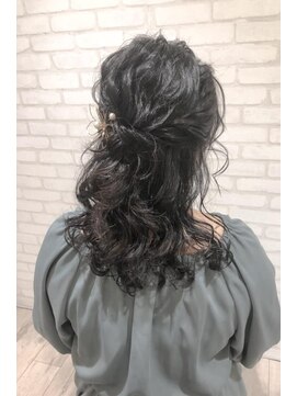 ヘアメイク シュシュ(Hair make chou chou) ハーフアップヘアアレンジ【chou-chou 北林夏実】