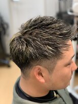 ポエム中央通り店&nbsp;刈り上げアップバング　ハイライトMIX