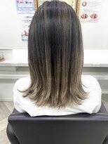 ビューティー シャレンド&nbsp;大人耳掛け☆無造作×切りっぱなしミディ