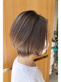 大人可愛い襟足タイトなショートスタイル◇前下がり