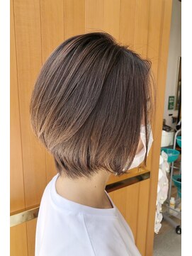 シャメル(Chamel) 大人可愛い襟足タイトなショートスタイル◇前下がり