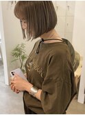 ミニウルフホワイトグレージュレイヤーカット大人ショート美髪