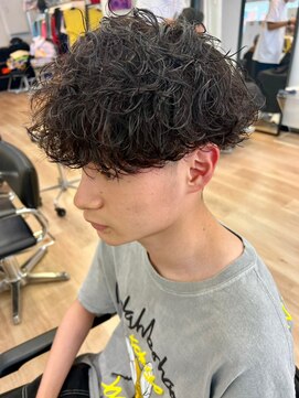 ウェイビーエフティフィフス 横浜西口(WAVEY ft.fifth) 波巻きスパイラルパーマツーブロックツイストパーマメンズヘア