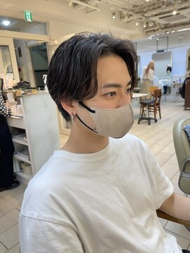 テトラ バイ ネオリーブ 横浜西口店(tetra by neolive) 横浜★センターパートのカルマパーマ