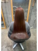圧倒的な艶感◎ロングヘアを美髪ストレートに