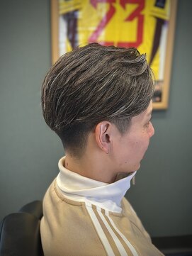 レオヘアワークス(LEO HAIR WORKS) シルバーメッシュ　ハイライト　バーバー　床屋新潟　新潟