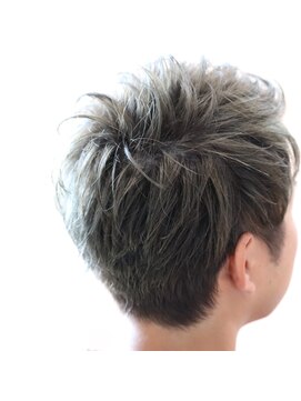 ウィスカーヘアー(whisker hair) アップバングショート