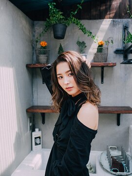 フローラビューティーヘアー(Flora Beauty Hair) 大人クールグラマラス/20代/30代/40代/50代/表町