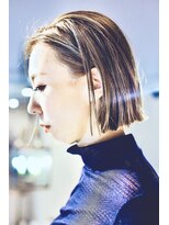 アールハーツ 峰店(R-HEARTS)&nbsp;《R-HEARTSmine》切りっぱなしボブにハイトーンベージュ