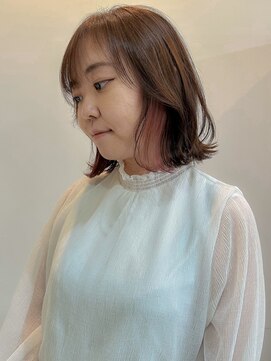 サクラ オモテサンドウ(SAKURA) 隠せるインナーカラーピンク×くびレイヤー×ぱっつん前髪