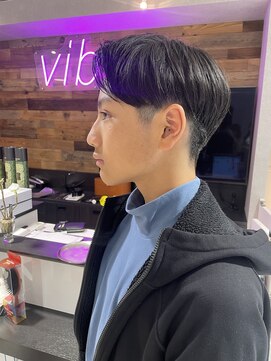 バイブス バイ ケンジ(vibes by KENJE) ２ブロカット　センター分けカット