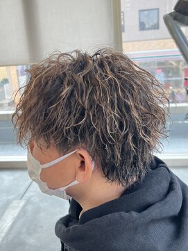 バース バイ ハピネス(BIRTH by happiness) ツイストスパイラルパーマツイストパーマメンズマッシュパーマ