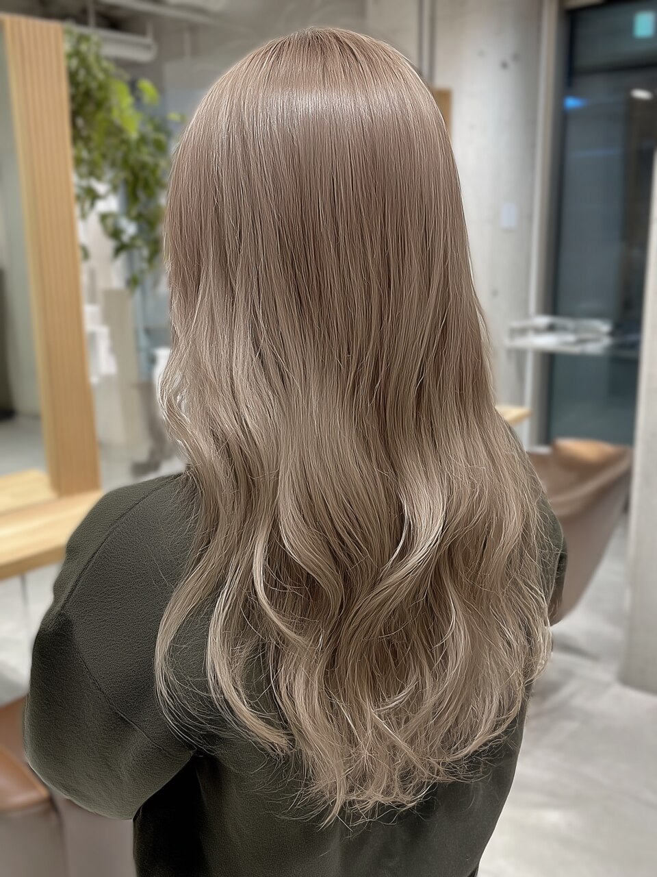 2025年-2026年冬】ミルクティーベージュ ロングの髪型・ヘアアレンジ