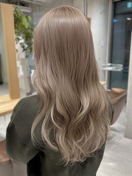 ジルバイジゼル(JILL by GiseL) ロング レイヤーカット ブリーチ ミルクティーベージュ 透明感