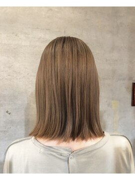 アティック ヘアーデザインアンドリラクゼーション(attic hair design&relaxation) ハイトーンベージュ